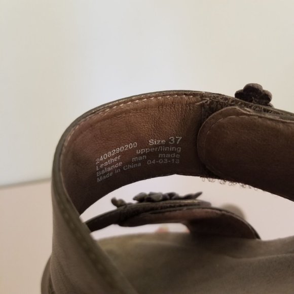 Dansko 37 Metallic Leather Bronze Sand Dollar Wedge Sandal Leather Comfort DONNA - Picture 9 of 11